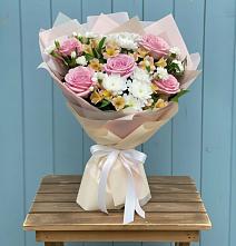 Букет цветов из:  Гвоздики, Орхидеи и Розы #REPLACE_PRED# Магнитный