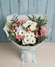Букет цветов из:  Розы, Лизиантусы и Хризантемы в Магнитный