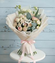 Букет цветов из:  Розы и Лизиантусы в Магнитный