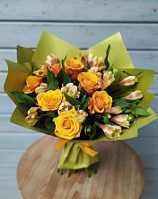 Букет цветов из:  Альстромерии и Розы в Магнитный