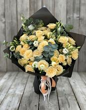 Букет цветов из:  Розы и Лизиантусы в Магнитный