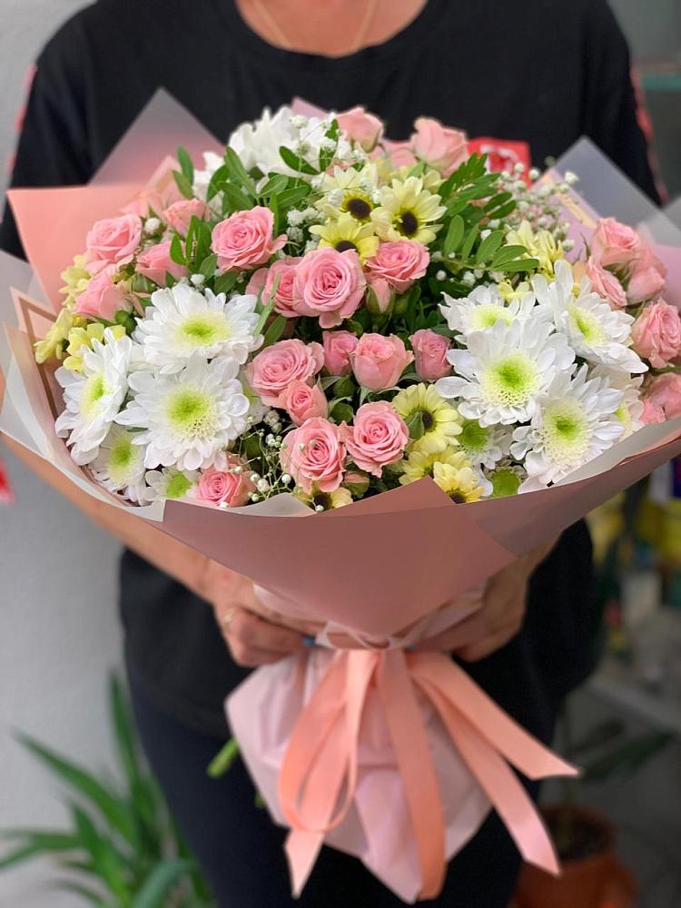 Букет цветов из: Розы и Хризантемы в Магнитный