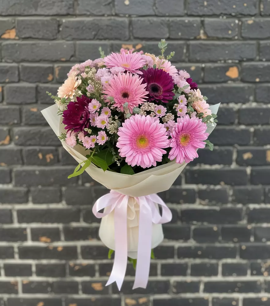Букет цветов из: Герберы и Хризантемы в Магнитный