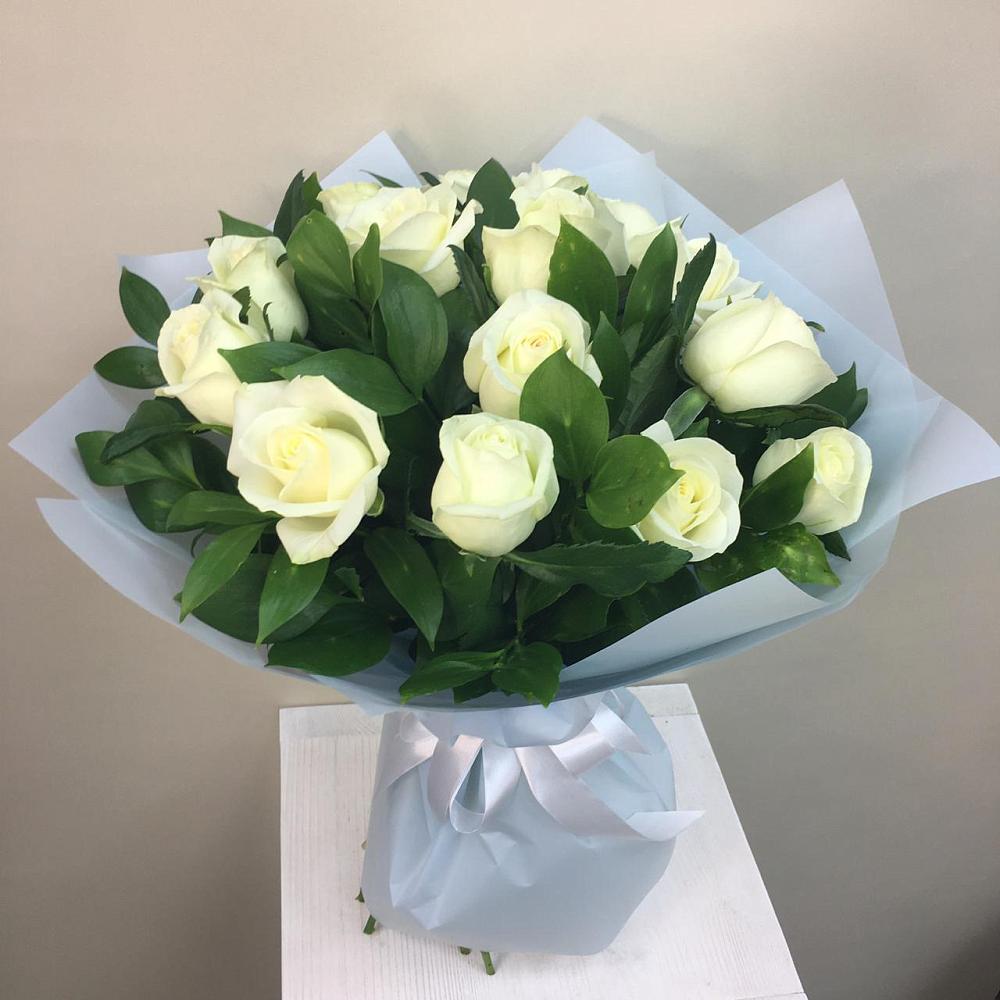 Букет 15 Белых роз Проуд в Магнитный
