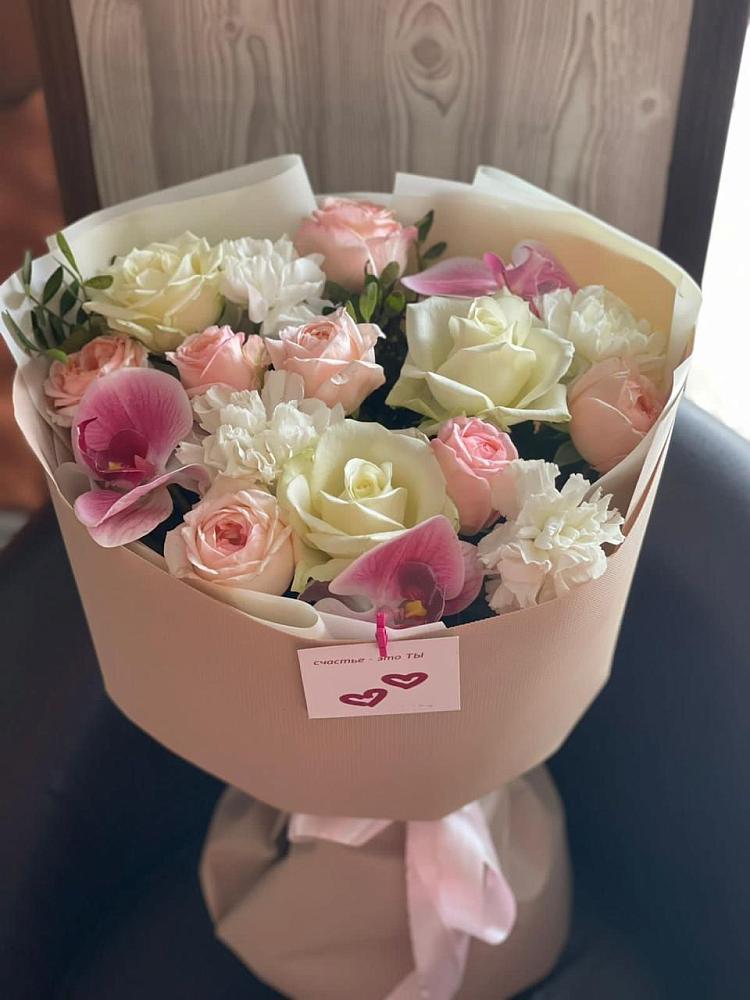 Букет цветов из: Орхидеи, Розы и Гвоздики в Магнитный