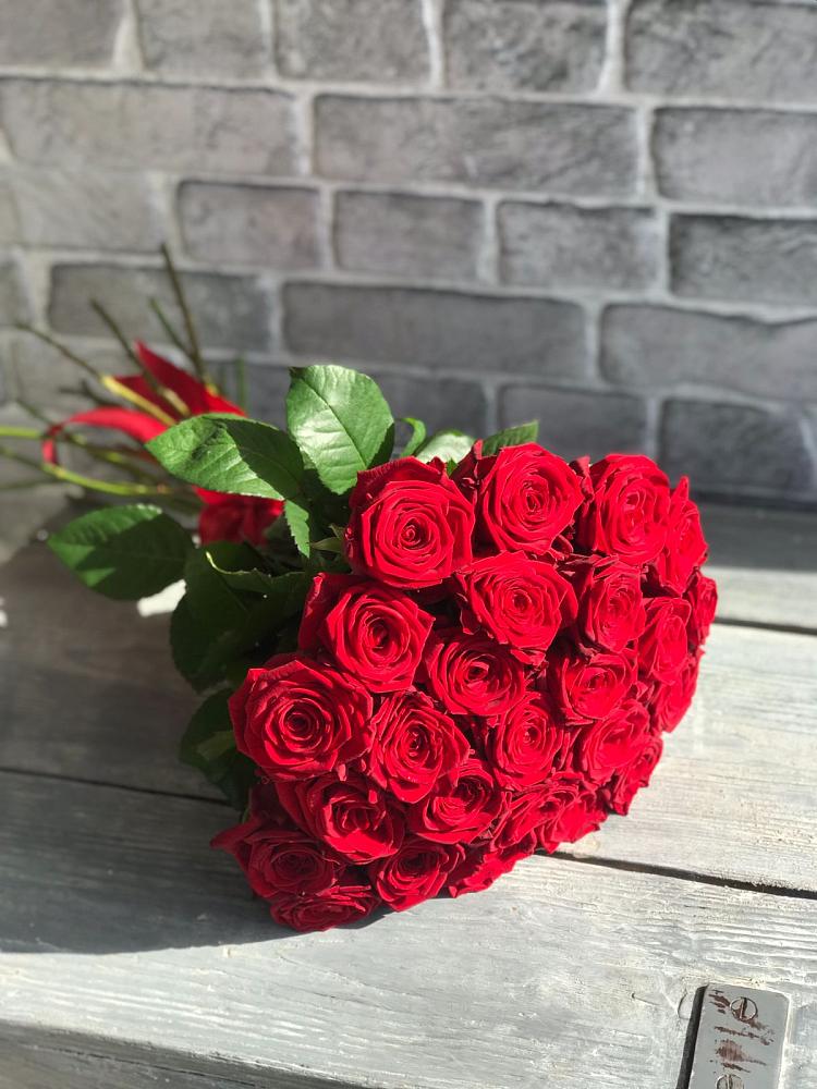 Букет Красные розы Фридом в Магнитный