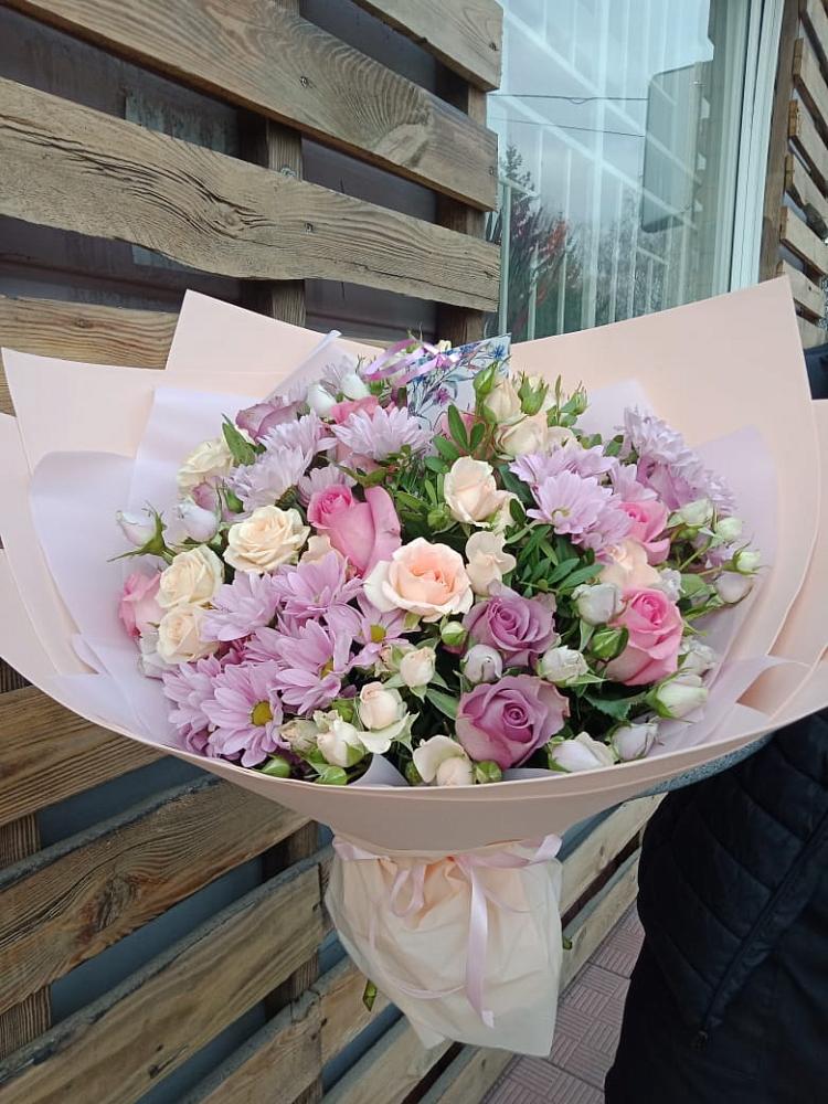 Букет цветов из: Розы и Хризантемы в Магнитный