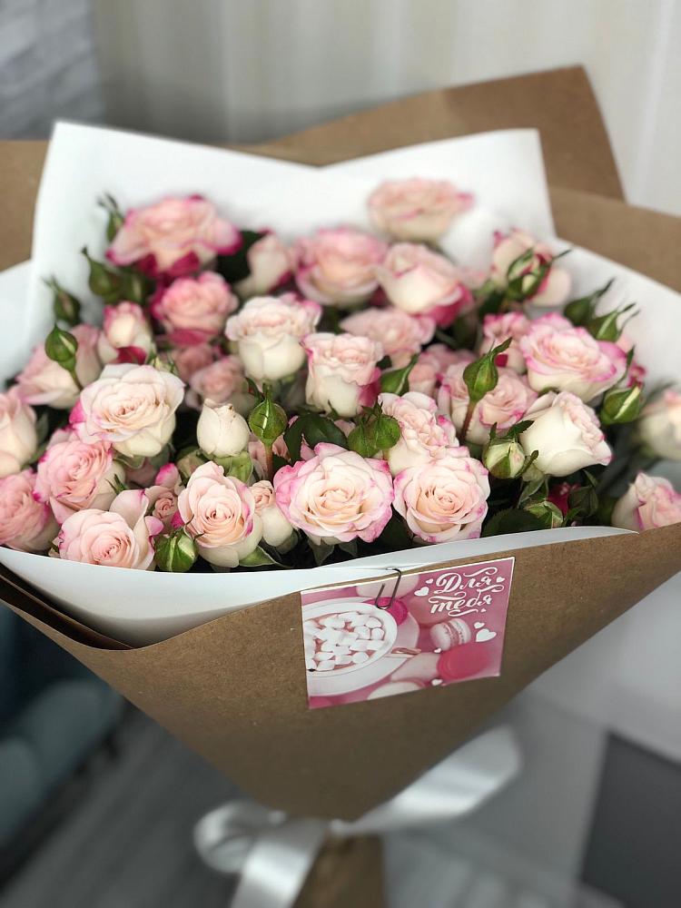 Букет цветов из: Розы в Магнитный