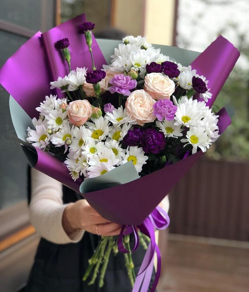 Букет цветов из: Хризантемы, Гвоздики и Розы в Магнитный