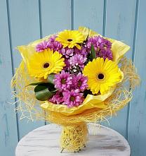 Букет цветов из:  Хризантемы и Герберы в Магнитный