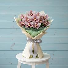 Букет цветов из:  Орхидеи и Розы в Магнитный