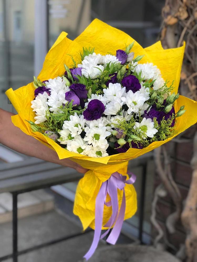 Букет цветов из: Ирисы, Хризантемы и Ромашки в Магнитный
