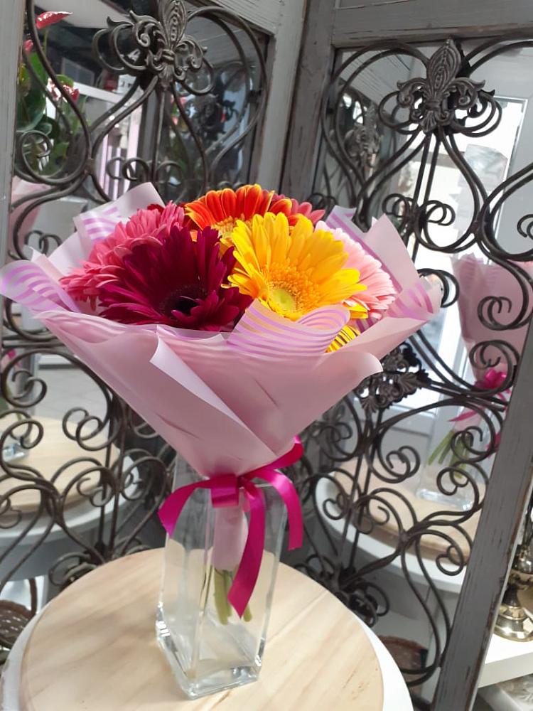 Букет цветов из: Герберы в Магнитный