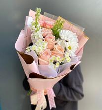 Букет цветов из:  Хризантемы и Розы в Магнитный