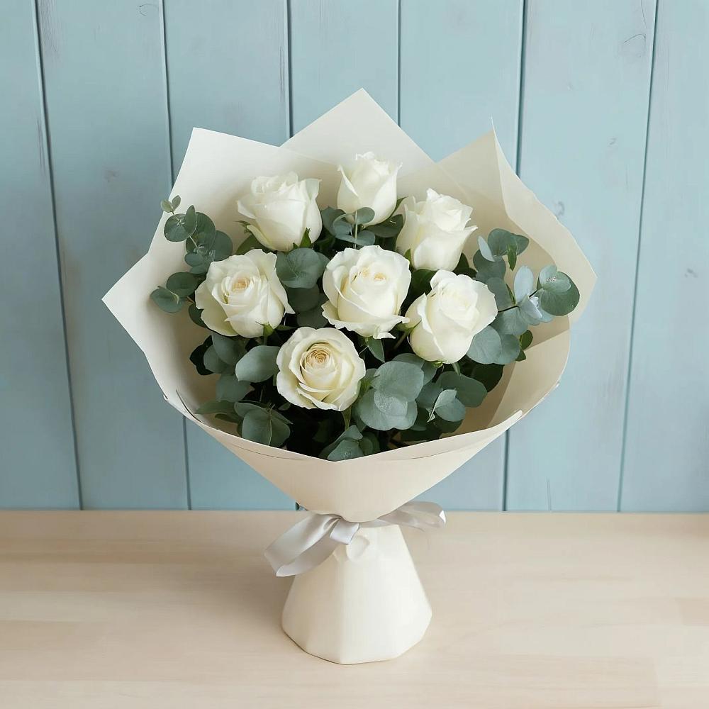 Букет Белые розы в Эвкалипте в Магнитный