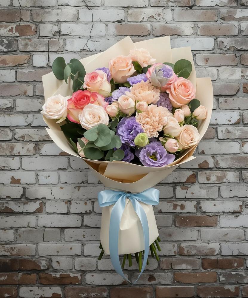 Букет цветов из: Розы, Лизиантусы и Гвоздики в Магнитный