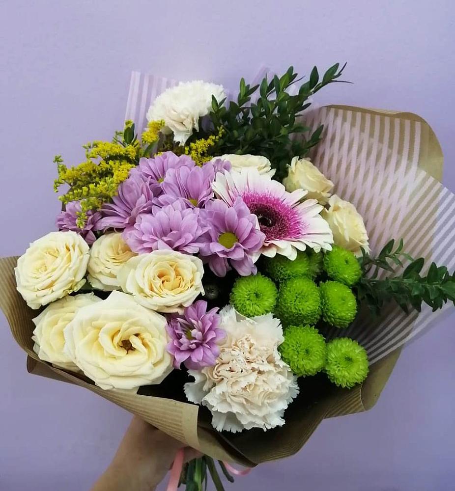 Букет цветов из: Хризантемы, Розы, Гвоздики и Герберы в Магнитный