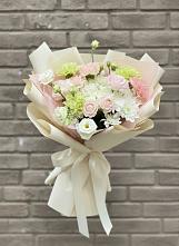 Букет цветов из:  Гвоздики, Розы, Лизиантусы и Хризантемы #REPLACE_PRED# Магнитный