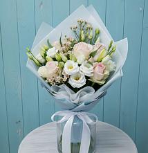 Букет цветов из:  Розы и Лизиантусы в Магнитный