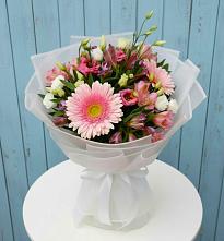 Букет цветов из:  Герберы, Альстромерии и Лизиантусы в Магнитный
