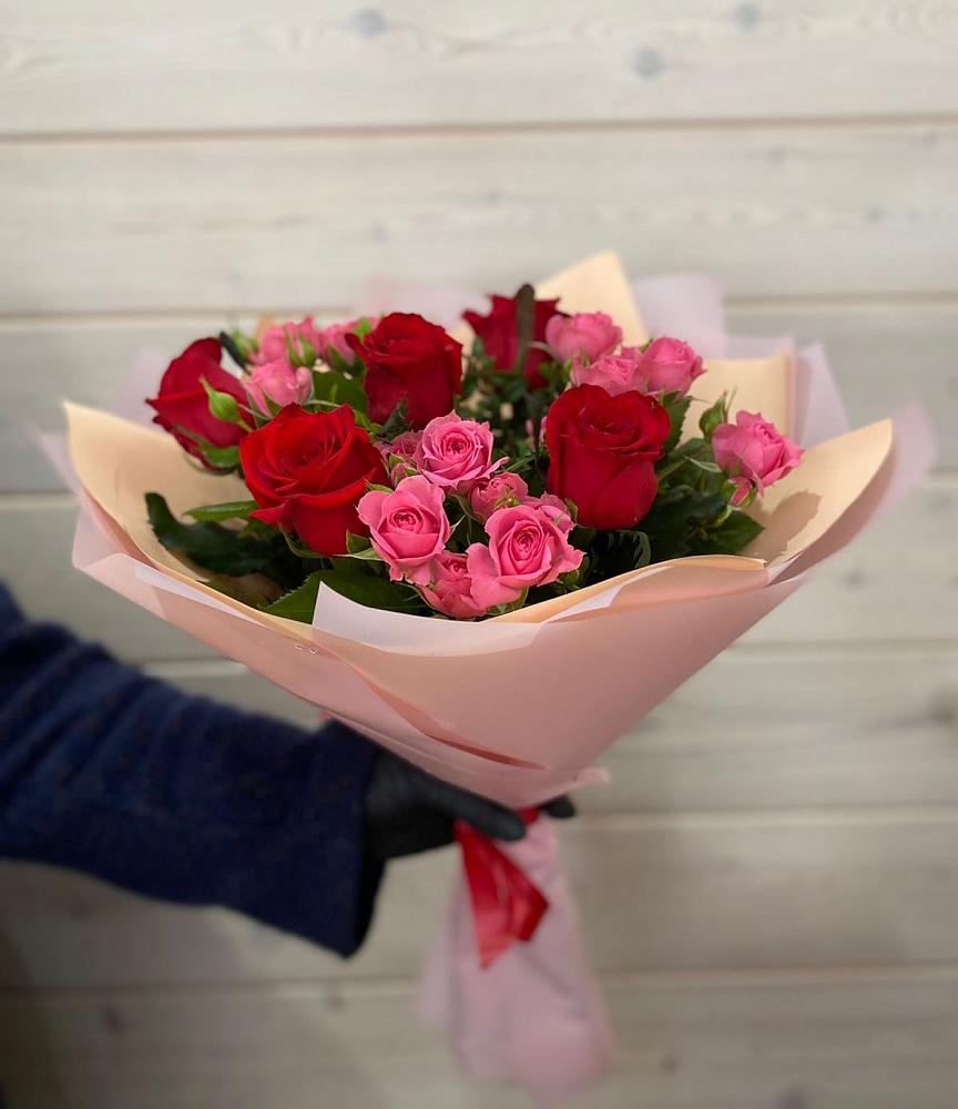 Букет цветов из: Розы в Магнитный