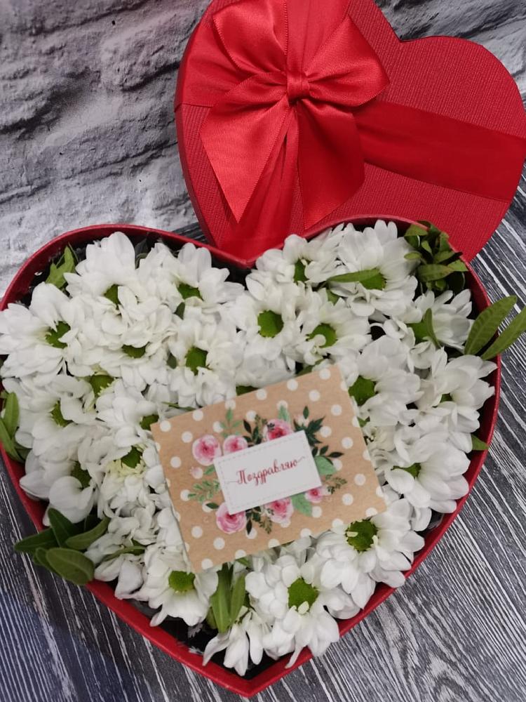 Цветочная композиция из Хризантемы в виде сердца в Магнитный