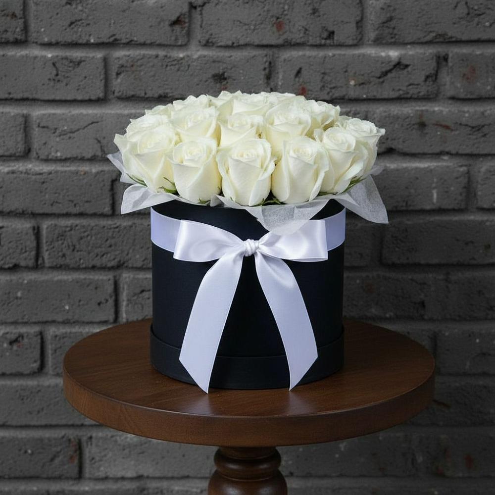 Цветочная композиция из Розы в шляпной коробке в Магнитный