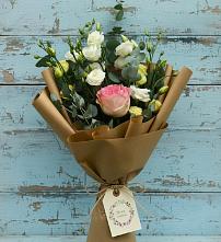 Букет цветов из:  Розы и Лизиантусы в Магнитный