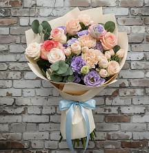 Букет цветов из:  Розы, Лизиантусы и Гвоздики в Магнитный