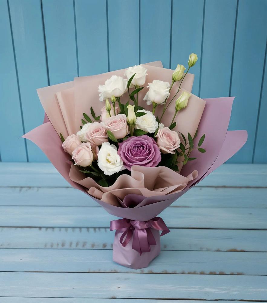 Букет цветов из: Розы и Лизиантусы в Магнитный